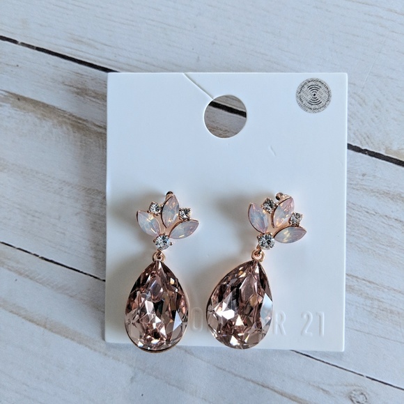 Forever 21 Jewelry - Forever21 Statement Teardrop Gem Drop Earrings